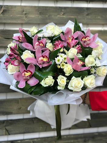 Букет цветов из: Розы и Хризантемы в Раздолье