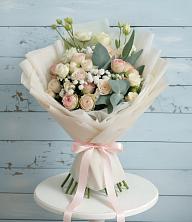 Букет цветов из:  Розы и Лизиантусы в Раздолье