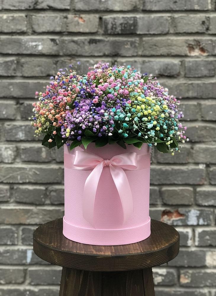 Цветочная композиция из Гипсофила и Розы в шляпной коробке в Раздолье