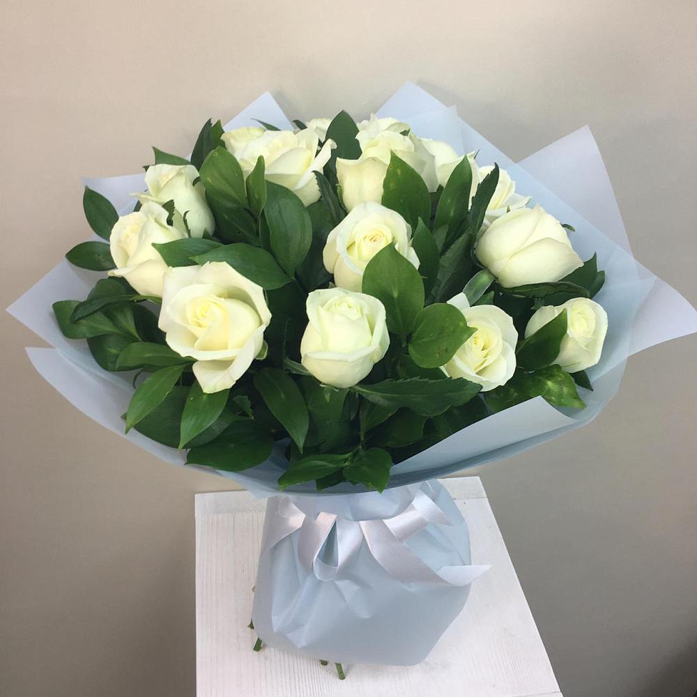 Букет 15 Белых роз Проуд в Раздолье