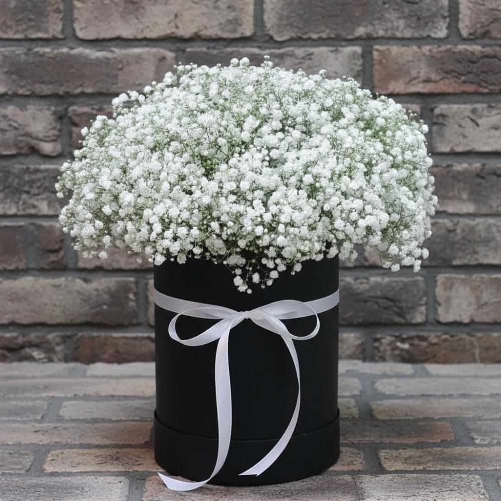 Цветочная композиция из Гипсофила в шляпной коробке в Раздолье