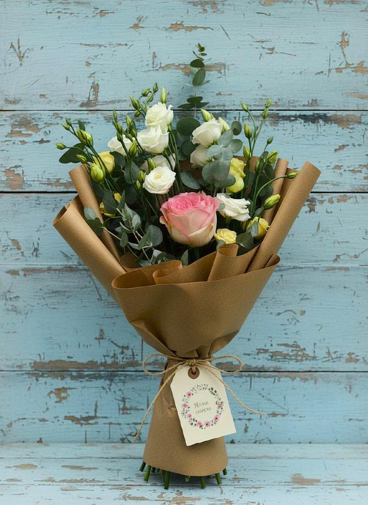 Букет цветов из: Розы и Лизиантусы в Раздолье