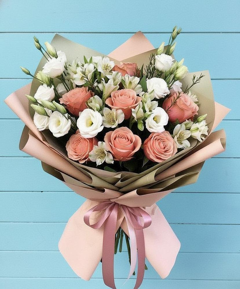 Букет цветов из: Розы, Альстромерии и Лизиантусы в Раздолье