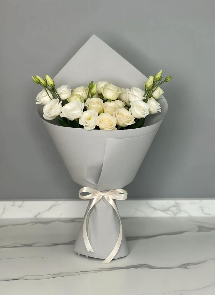 Букет цветов из: Розы и Лизиантусы в Раздолье