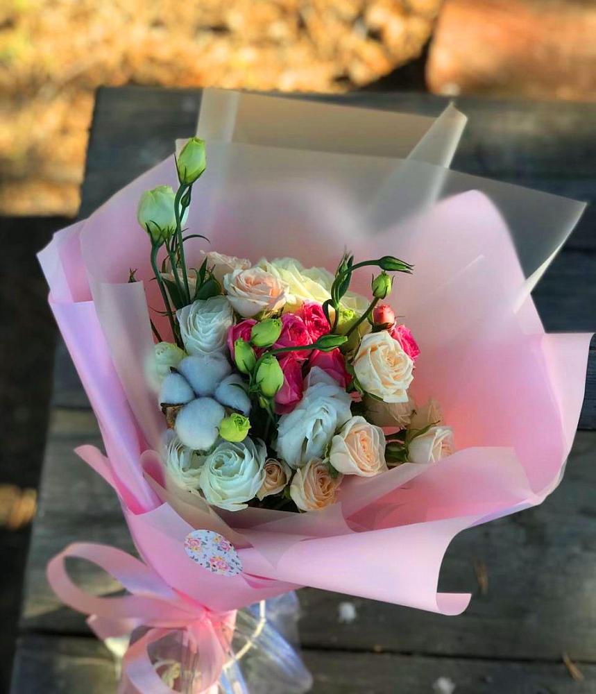 Букет цветов из: Розы и Лизиантусы в Раздолье