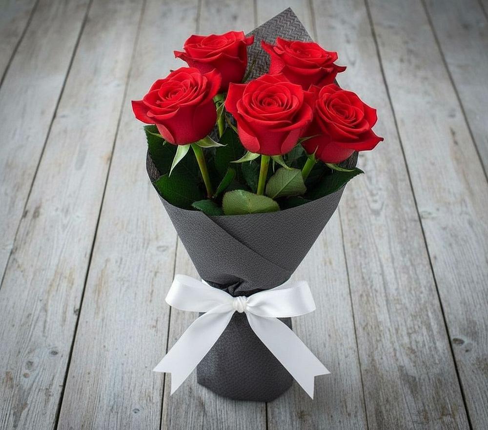 Букет 5 Красных роз Эдлесс Лав в Раздолье