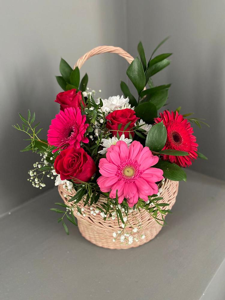 Цветочная композиция из Розы, Хризантемы и Герберы в корзине в Раздолье