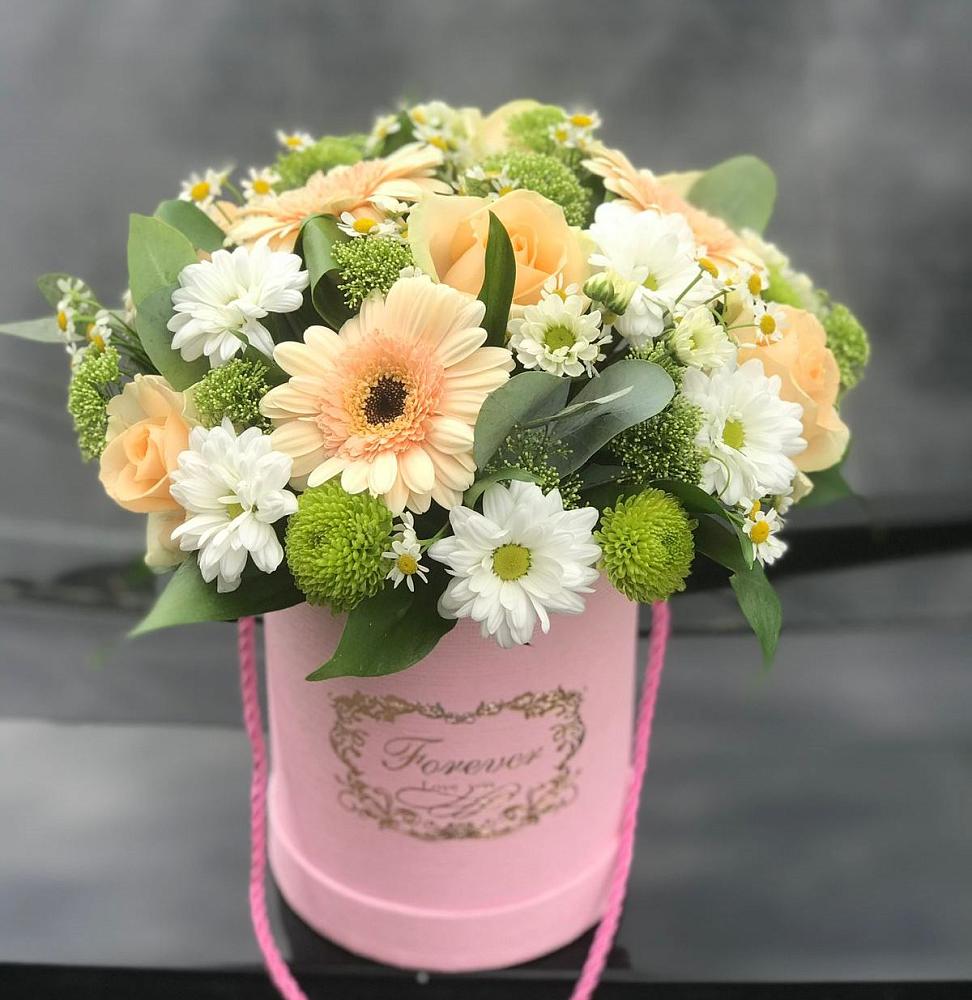 Цветочная композиция из Розы, Герберы и Хризантемы в шляпной коробке в Раздолье