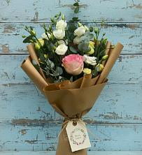 Букет цветов из:  Розы и Лизиантусы в Раздолье