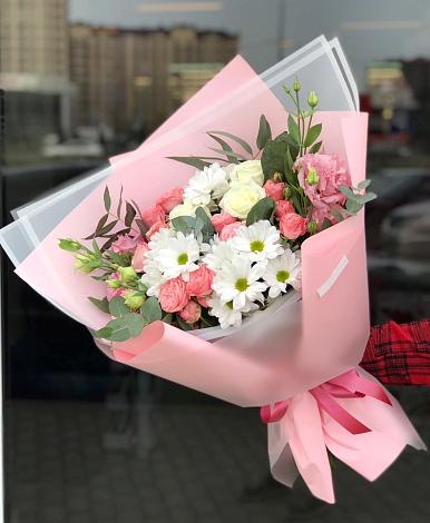 Букет цветов из: Розы, Лизиантусы и Хризантемы в Раздолье