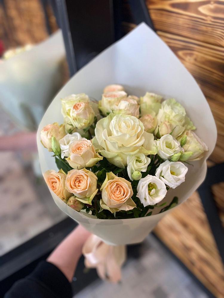 Букет цветов из: Розы и Лизиантусы в Раздолье